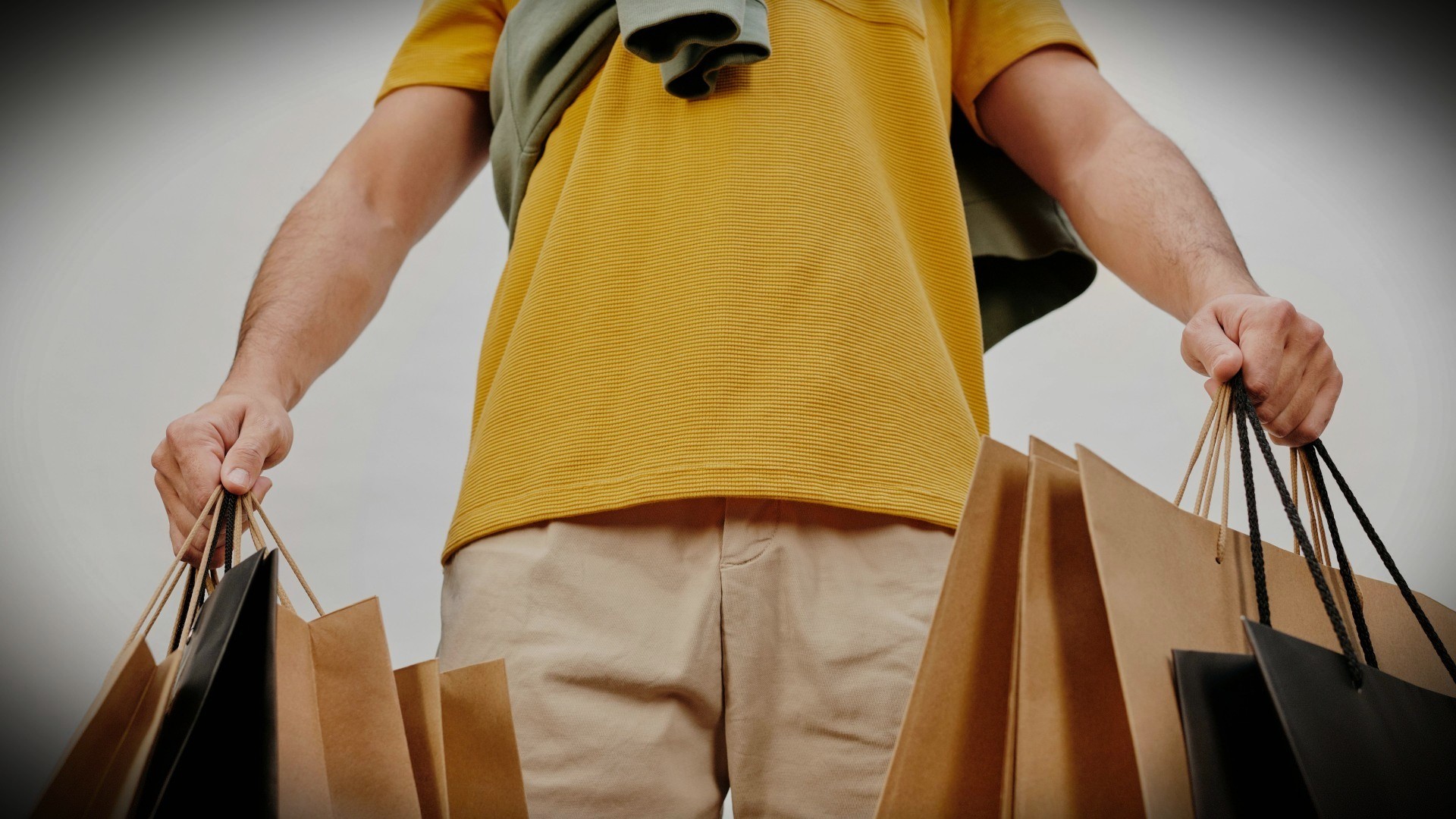 Consumidores criam ligação emocional a marcas, mas o preço é fator decisivo