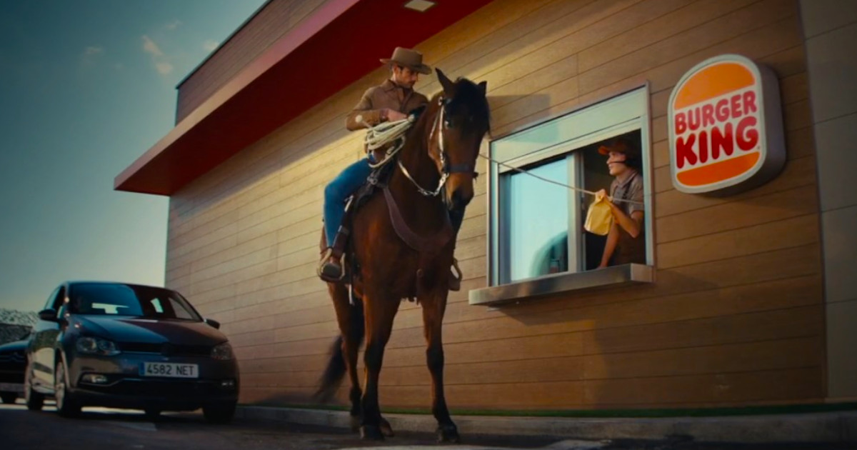 Burger King apresenta hambúrguer Cowboy e campanha que traz o faroeste para Portugal 