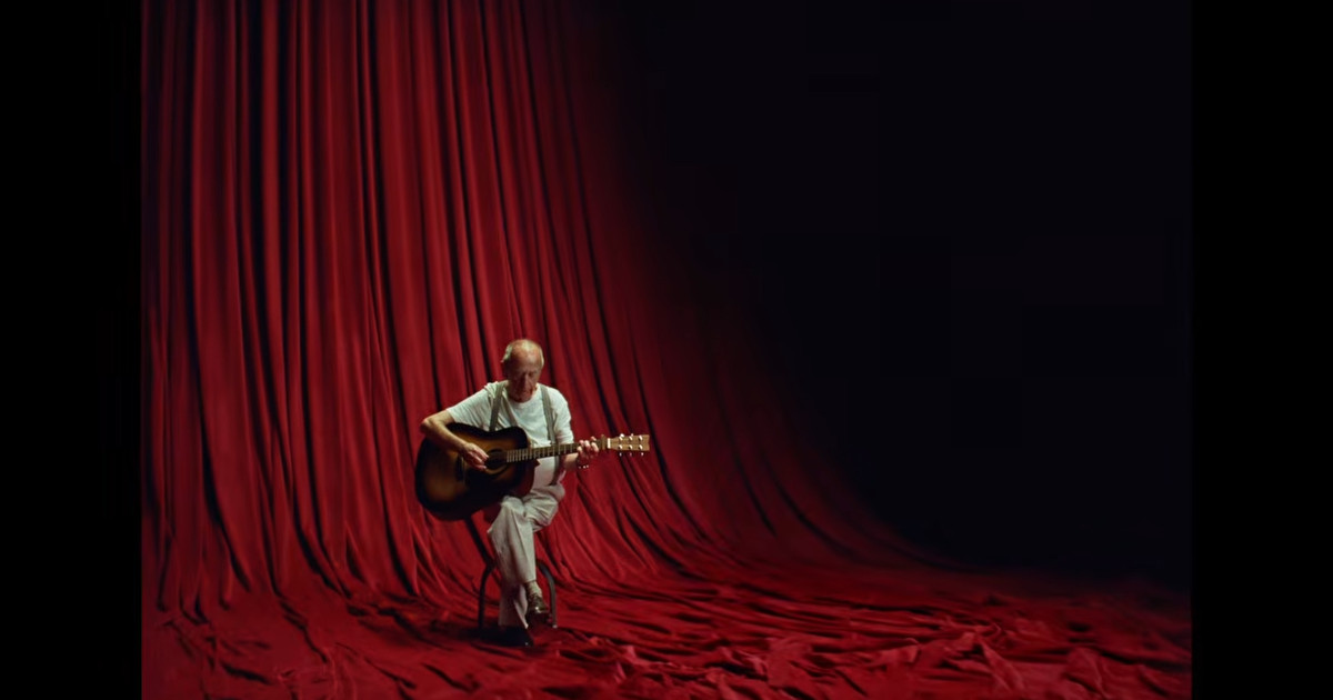 KFC troca o frango pela emoção em nova campanha “Surrender to Tender”