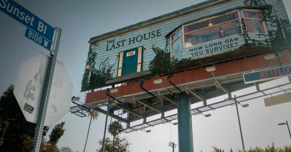 Netflix transforma outdoor a 30 m de altura numa casa (com ator a viver lá dentro) para anunciar filme