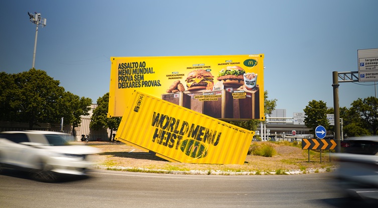 JCDecaux fez do verão de 2026 um palco de criatividade OOH. Eis as 7 campanhas que não passaram despercebidas