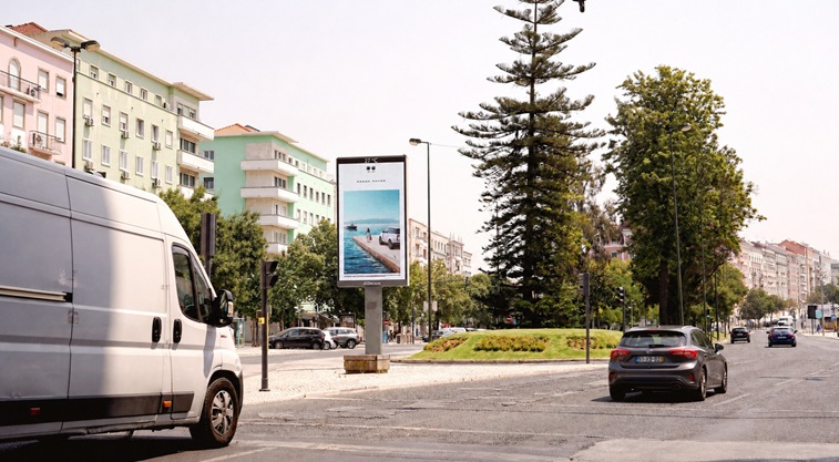 JCDecaux fez do verão de 2026 um palco de criatividade OOH. Eis as 7 campanhas que não passaram despercebidas