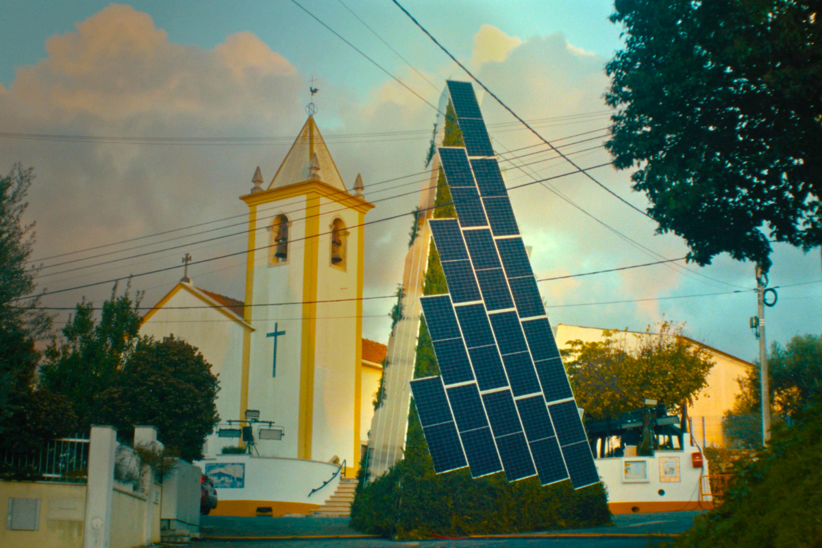 Aldeia no Ribatejo ganha luz durante o Natal com árvore solar da EDP