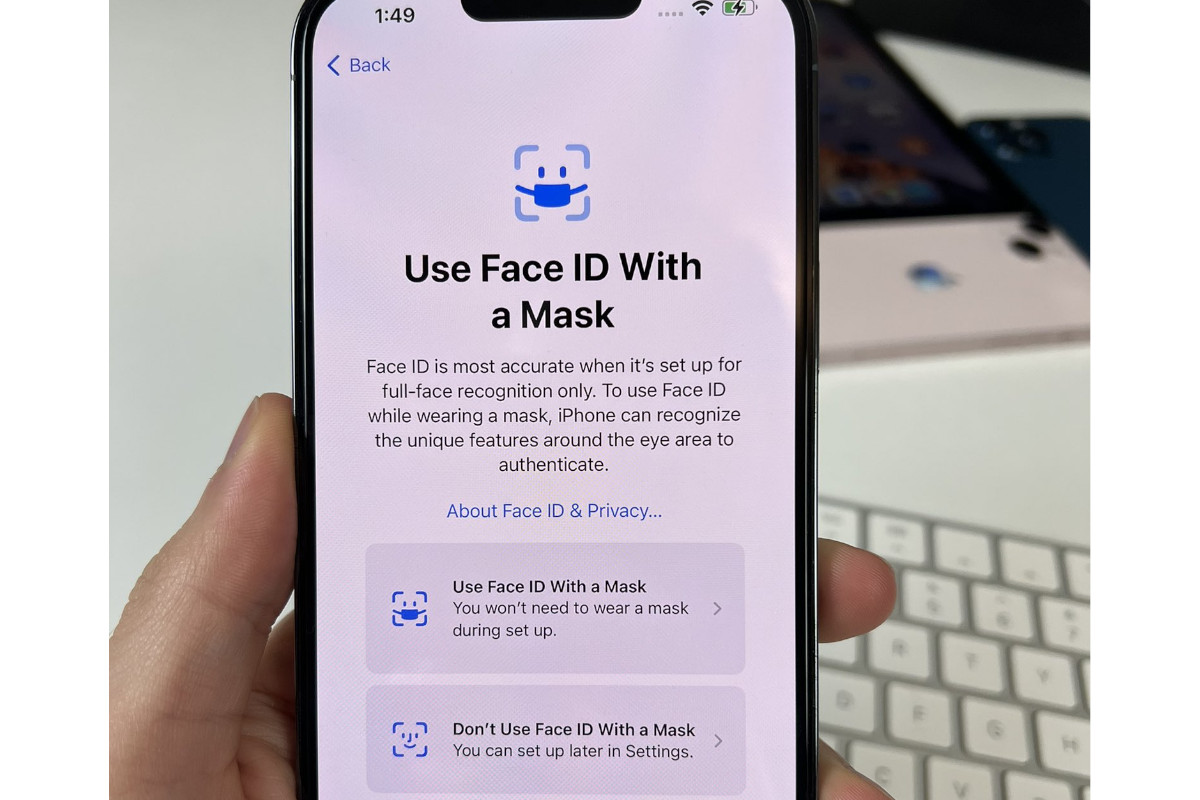 Apple trabalha em Face ID que permite desbloquear com máscara