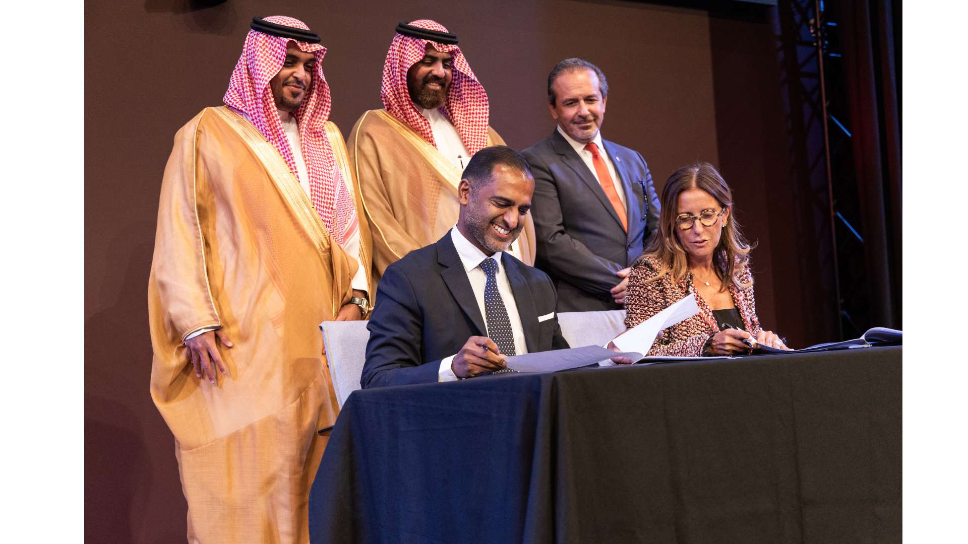 Fundo saudita e ACO SHOES assinam acordo estratégico no setor do calçado