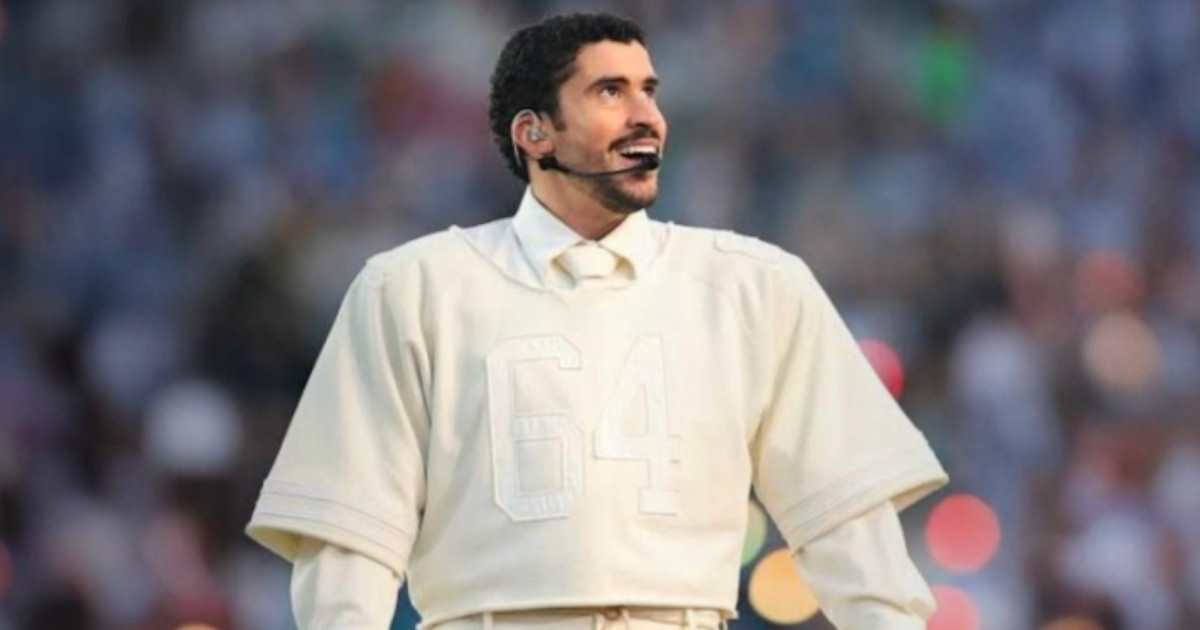 Camisola usada por Bad Bunny no Super Bowl 2026 foi produzida em Portugal