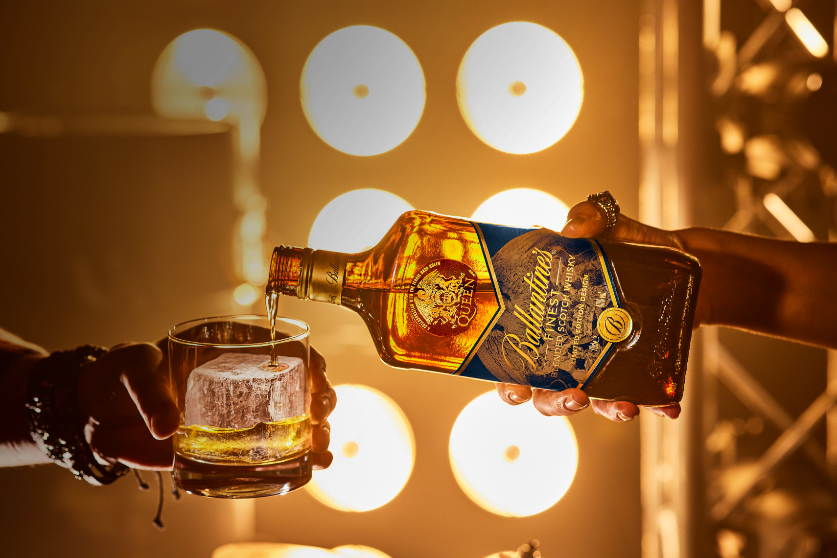 Ballantine´s lança garrafa de whisky inspirada nos Queen