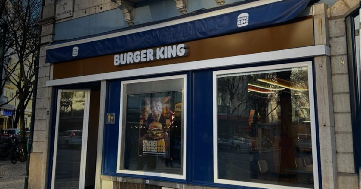 Sabia que… há um Burger King em Lisboa que tem um detalhe azul que não faz parte da marca?