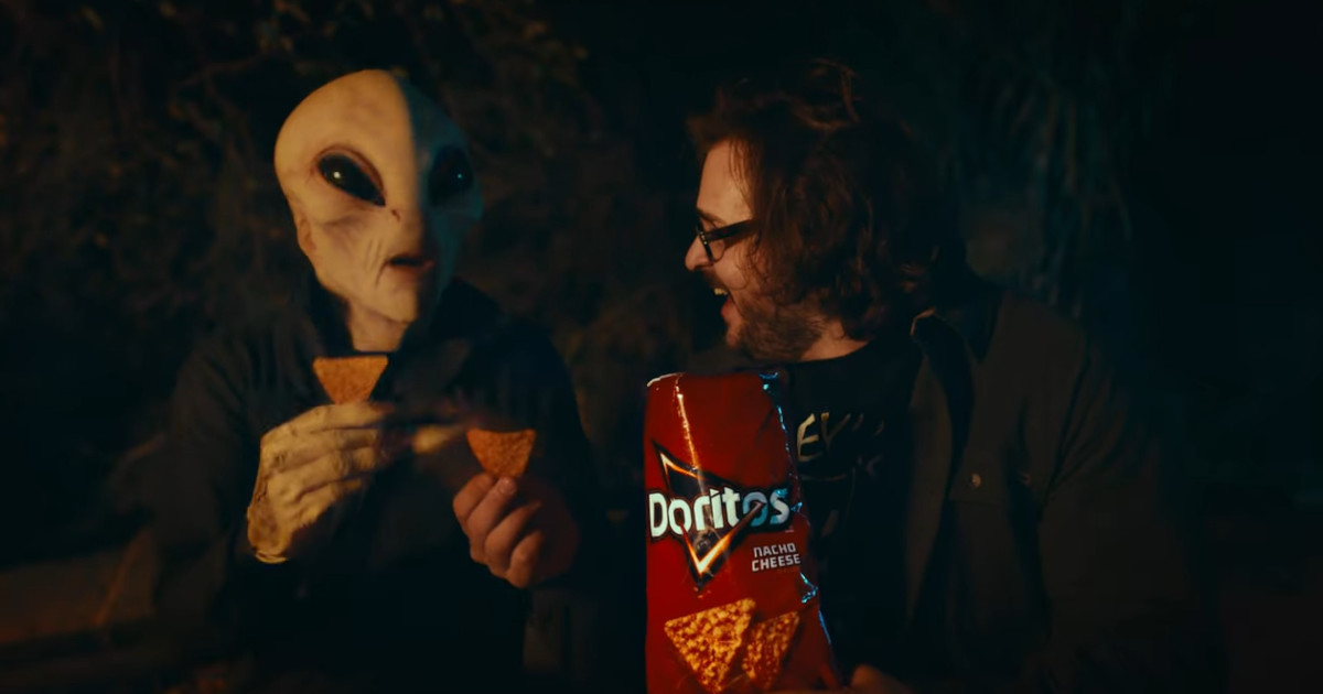 Extraterrestre a comer Doritos? Veja o novo filme que vai ao Super Bowl 2025