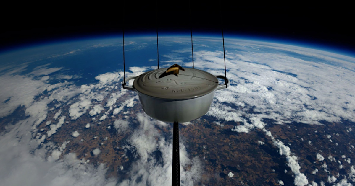 Uma peça de cozinha na estratosfera? Esta cocotte foi transformada em nave espacial e enviada aos limites do espaço