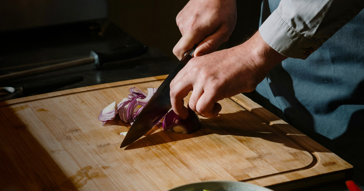 Alunos da Escola de Hotelaria e Turismo de Lisboa preparam cerca de 400 refeições para sem-abrigo