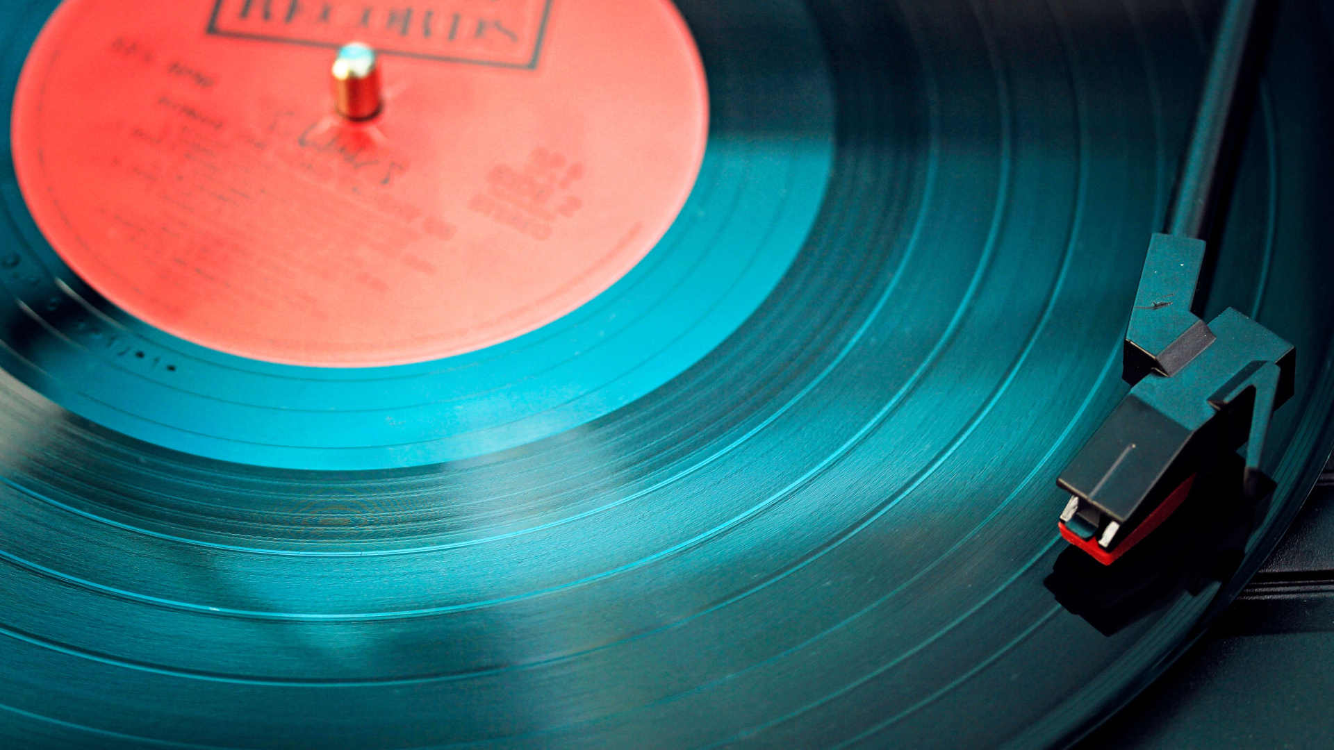 O vinil soa mesmo melhor? Fui a uma fábrica de discos à procura de respostas
