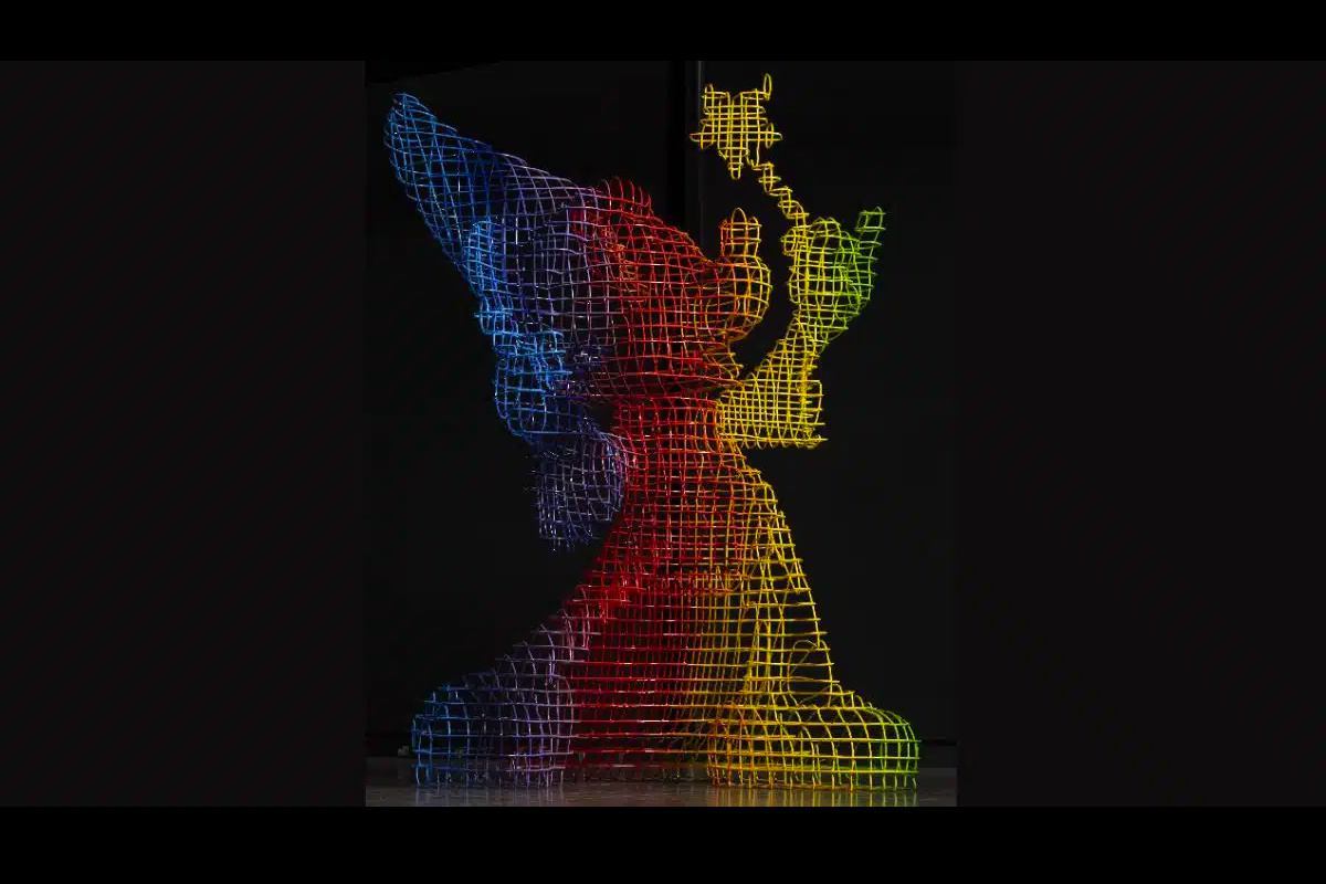 Disney apresenta escultura do rato Mickey para celebrar os 100 anos da marca