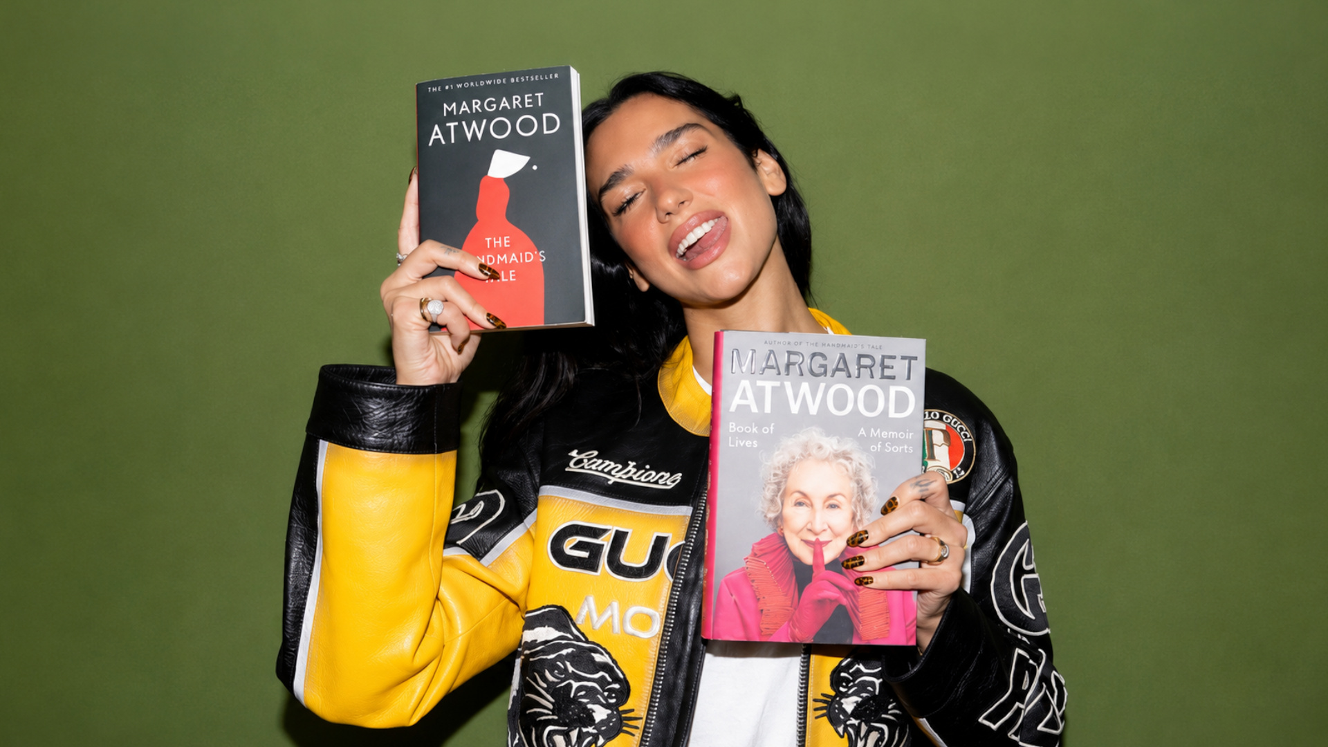 Dua Lipa e Livraria Lello unem-se no Porto para criar espaço permanente dedicado a livros censurados