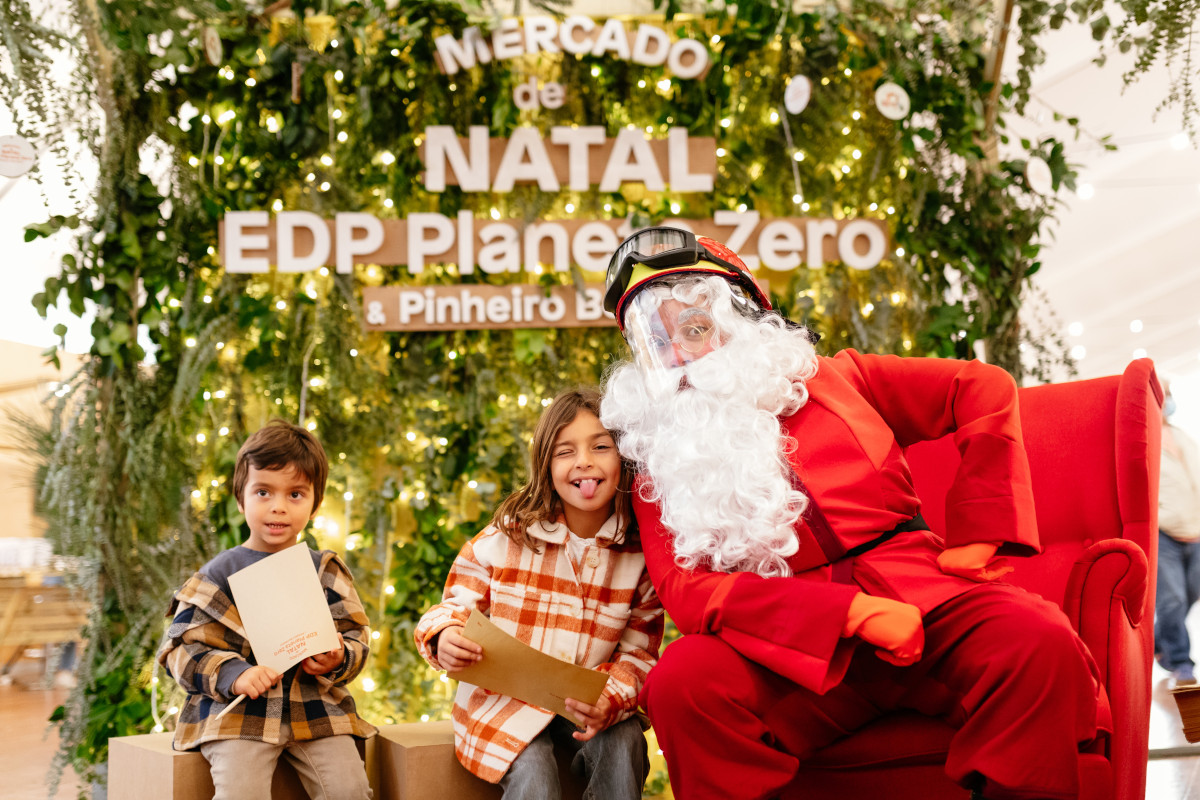 Mercado EDP Planeta Zero &amp; Pinheiro Bombeiro doam brinquedos a crianças carenciadas