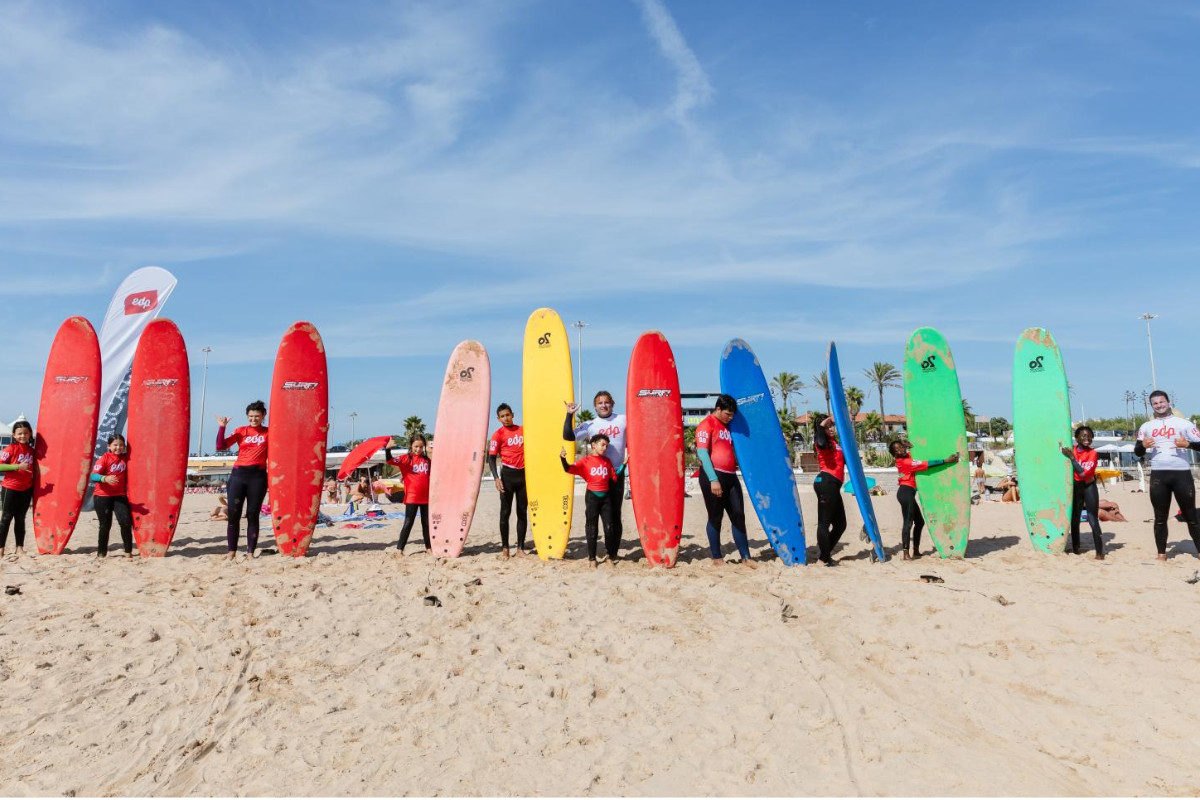 EDP dá aulas de surf a crianças de instituições de solidariedade social