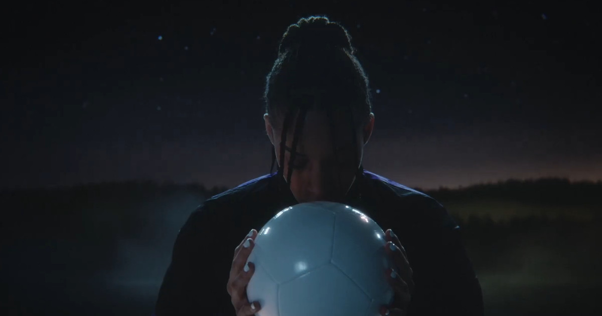 EDP assinala 50 anos com campanha protagonizada por Carminho, Vhils, Aires Mateus e Jéssica Silva