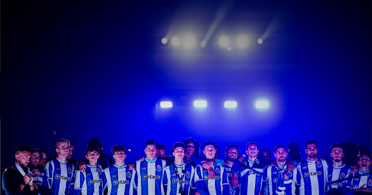 FC Porto e Cruz Vermelha do Porto unem-se em campanha solidária com camisola do plantel campeão