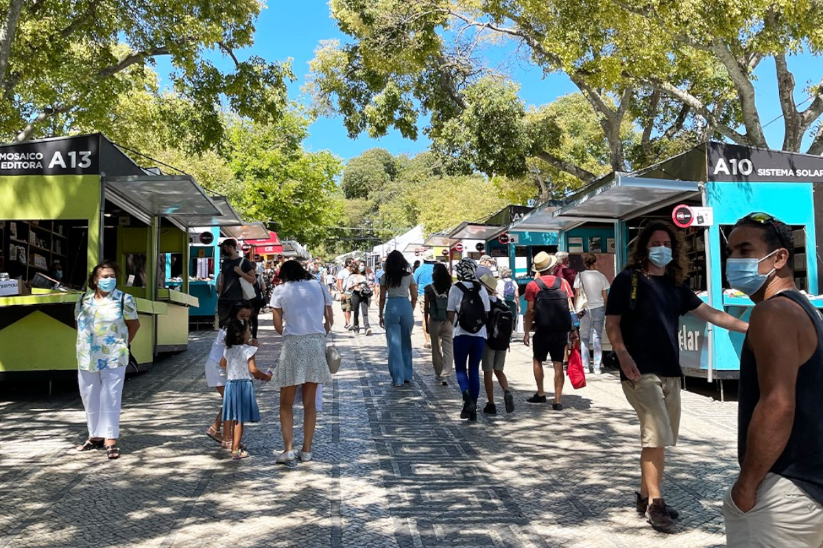 Sociedade Ponto Verde leva jogo de tabuleiro gigante à Feira do Livro