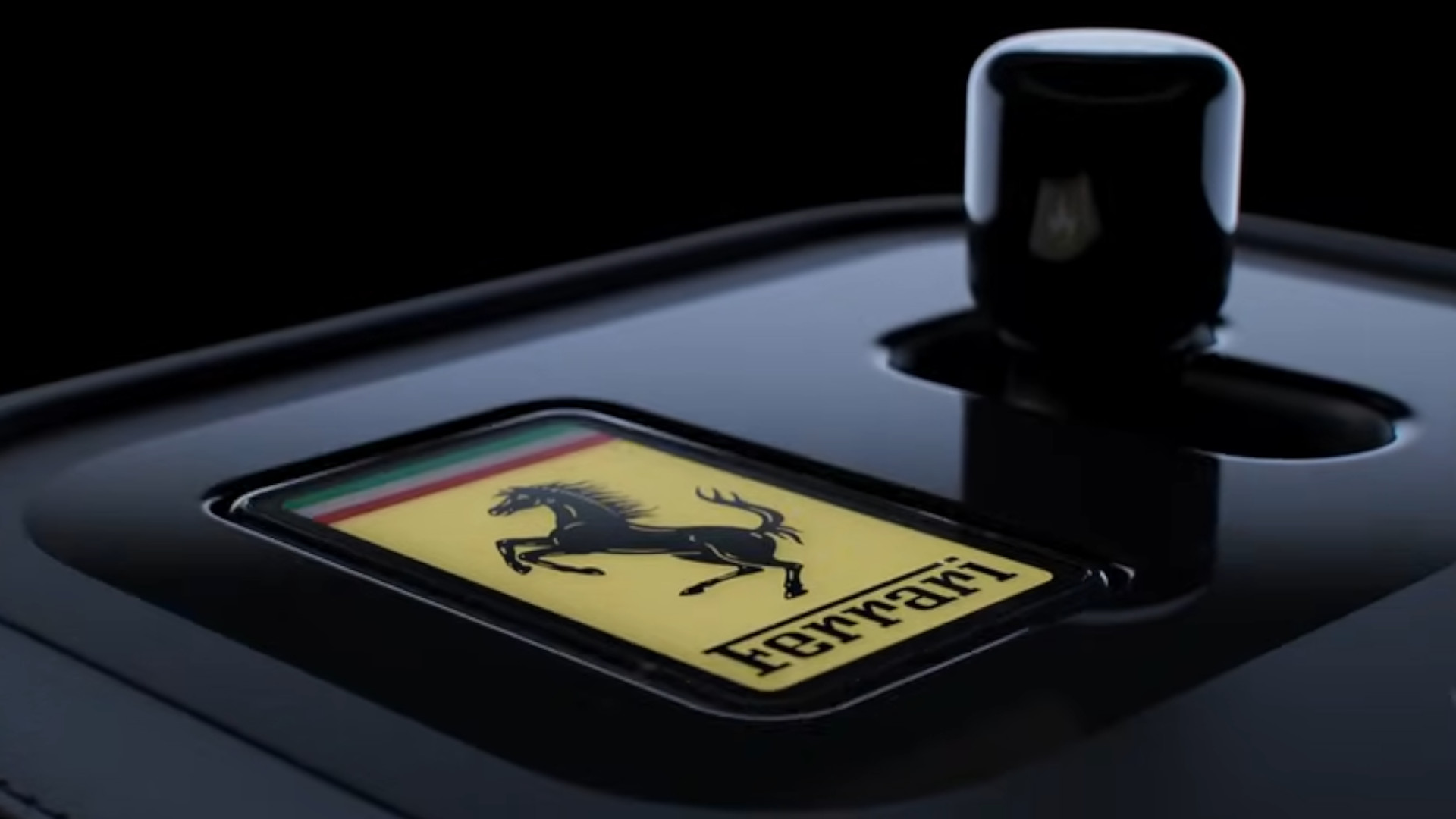 Ferrari Luce revela o toque de "Apple" no seu habitáculo de luxo