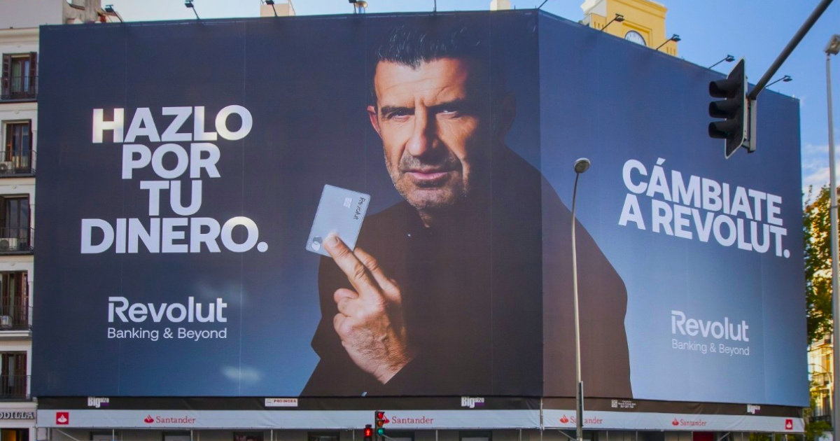 Luís Figo protagoniza campanha da Revolut inspirada na polémica transferência para o Real Madrid
