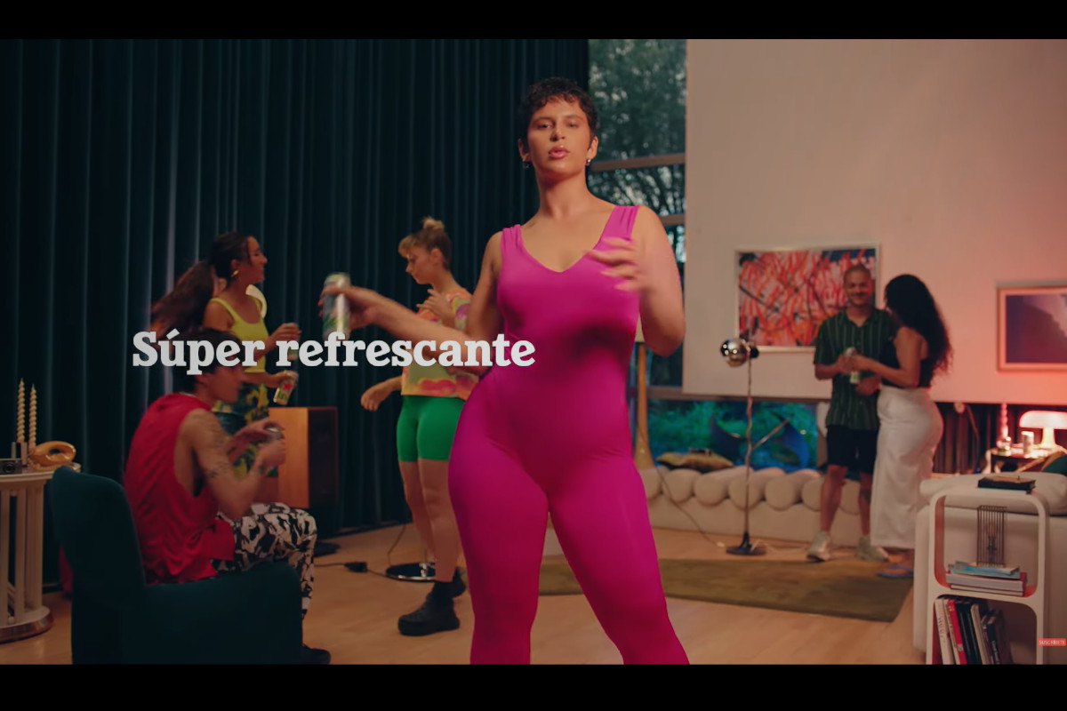 Heineken enfatiza as diferenças entre a realidade e aquilo que vemos nas redes sociais