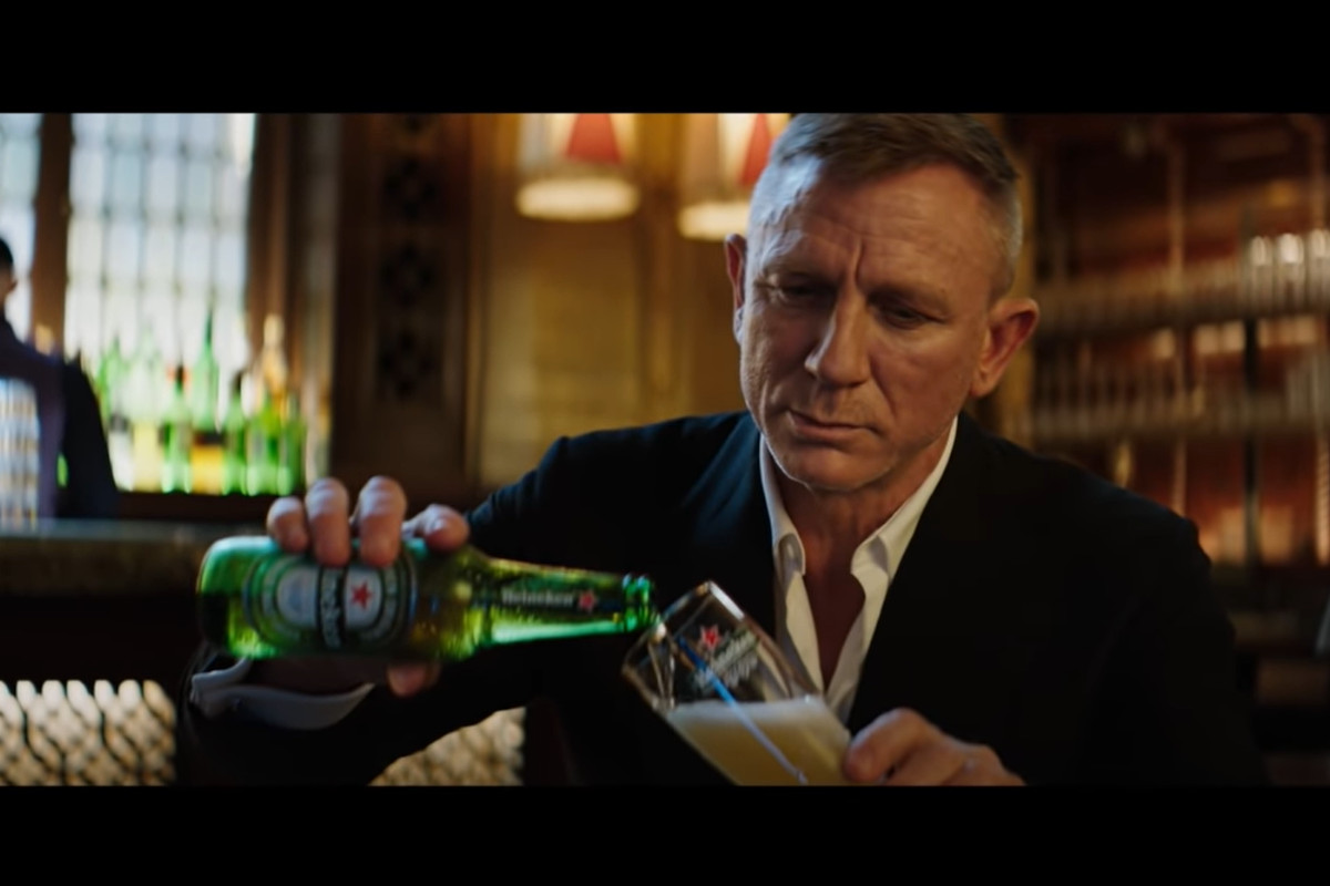 O regresso de James Bond através de uma Heineken 