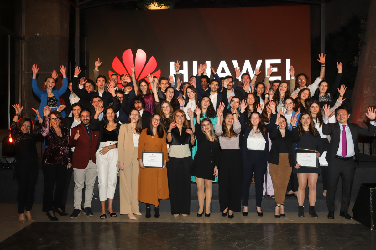 Huawei abre programa de bolsas que vai apoiar 50 estudantes em Portugal