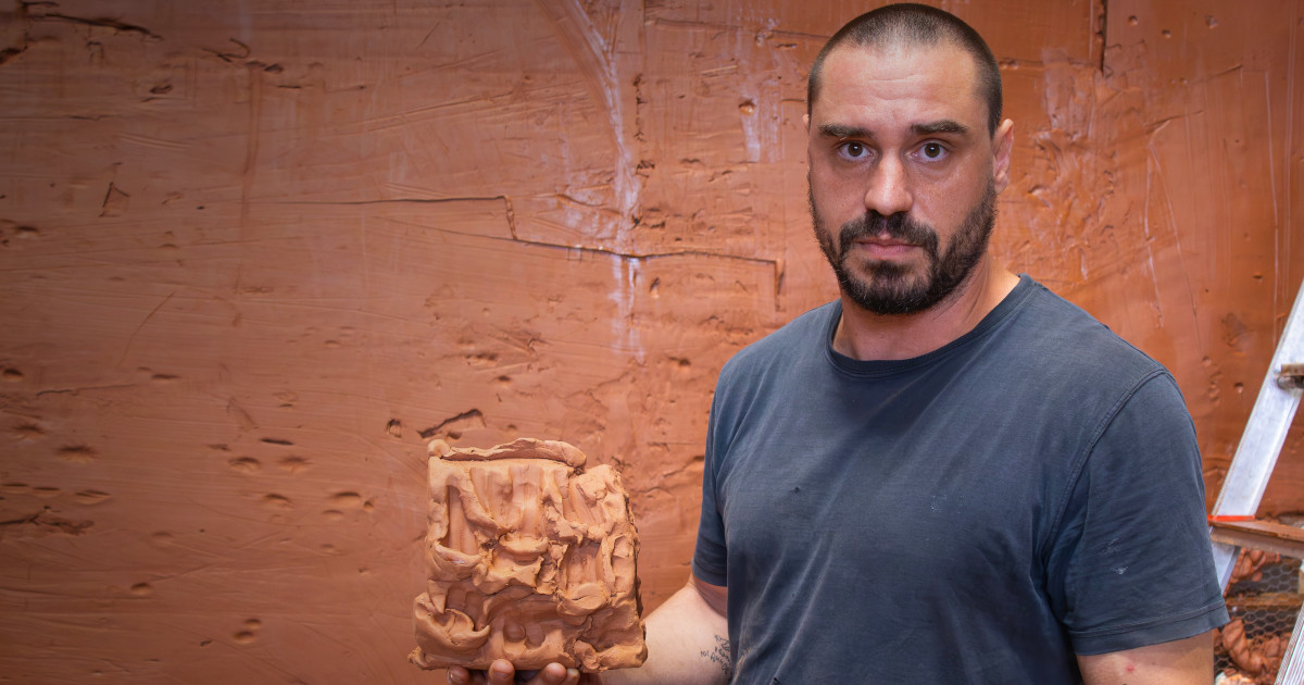 Renova transforma fábrica em espaço de criação artística com residência de Igor Jesus
