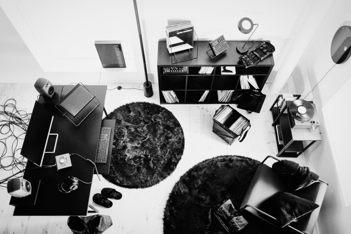 IKEA lança coleção em parceria com Swedish House Mafia que inclui gira-discos