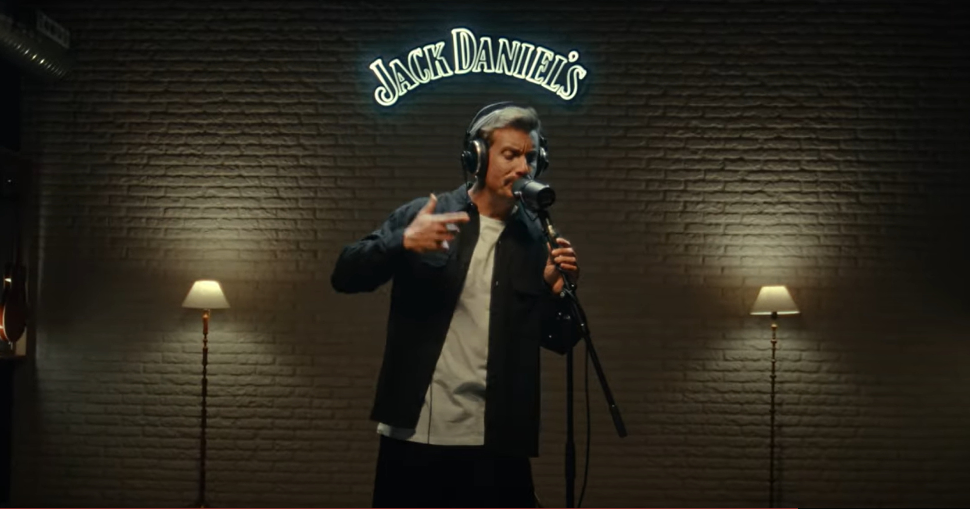 Farto das músicas de Natal? Jack Daniel&#39;s lança tema disruptivo com beatbox