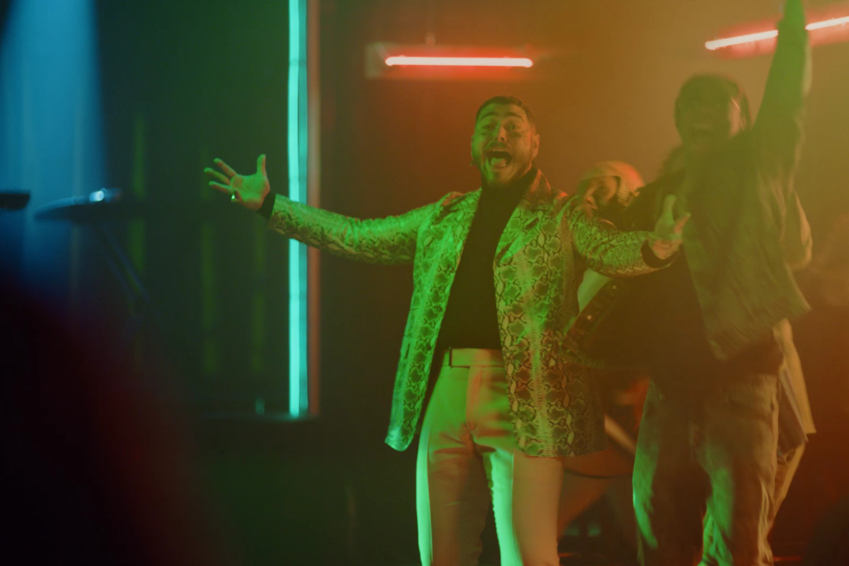 Post Malone convida a celebrar a vida noturna em nova campanha