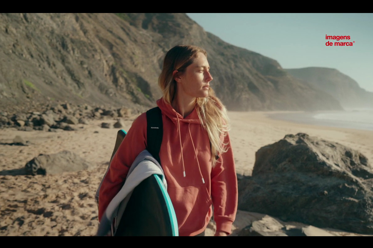 Joana Schenker: a campeã de bodyboard que quer salvar os oceanos