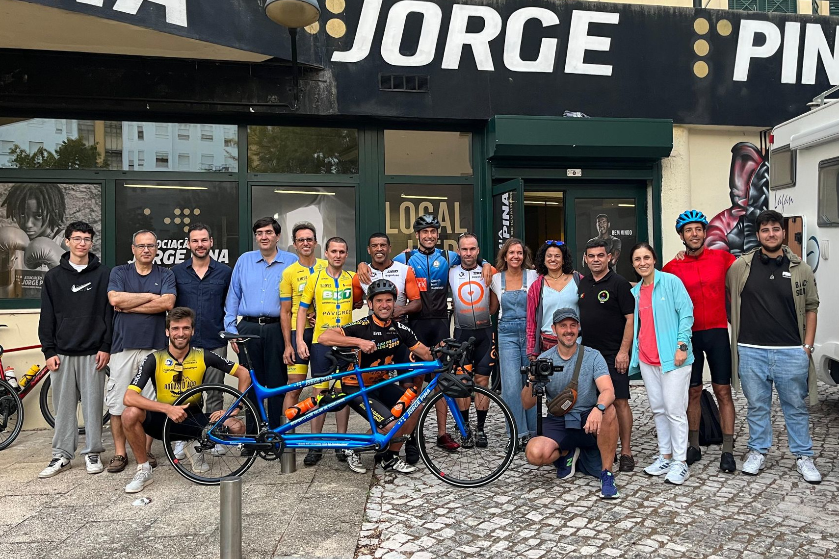 Marcas apoiam atleta invisual que vai até ao Vaticano de bicicleta