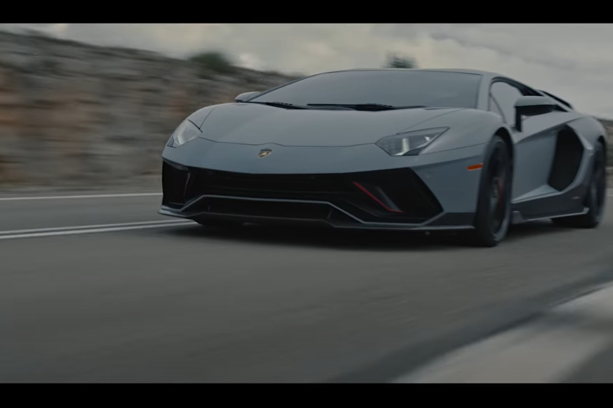 Ser “intemporal” leva tempo, diz a Lamborghini