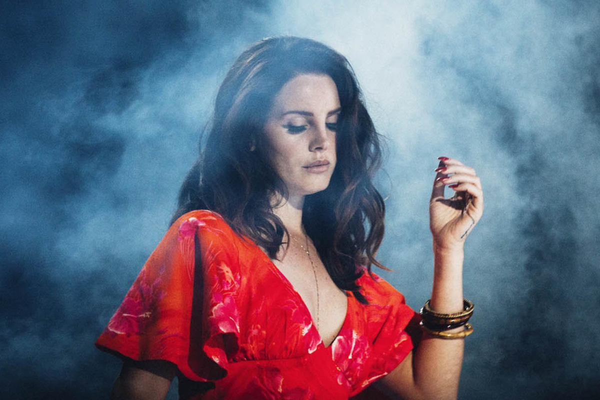 Lana Del Rey usa calçado português para ir a casamento