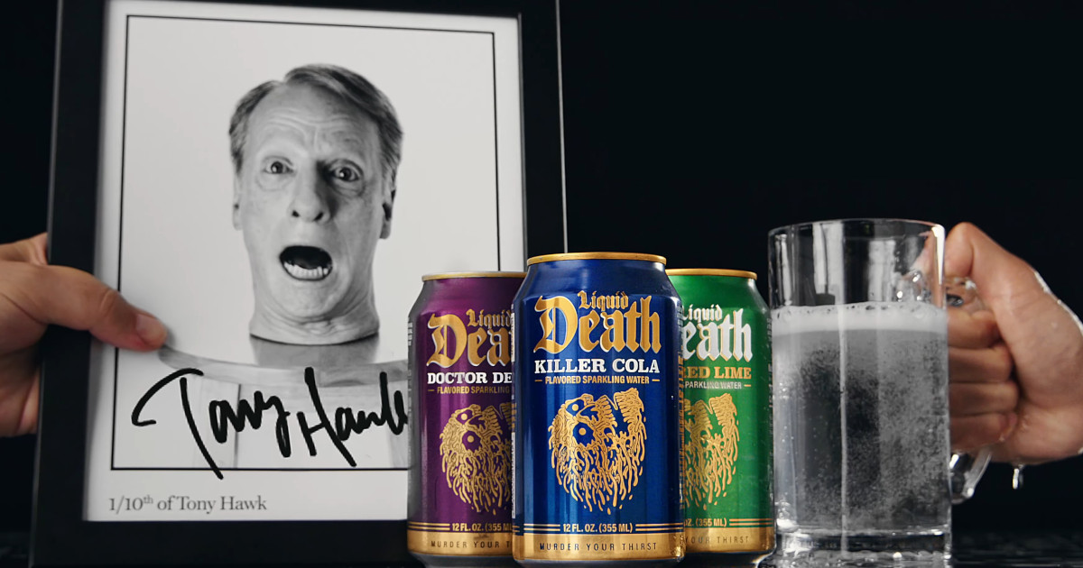 Liquid Death lança campanha para nova linha de refrigerantes protagonizada por Tony Hawk