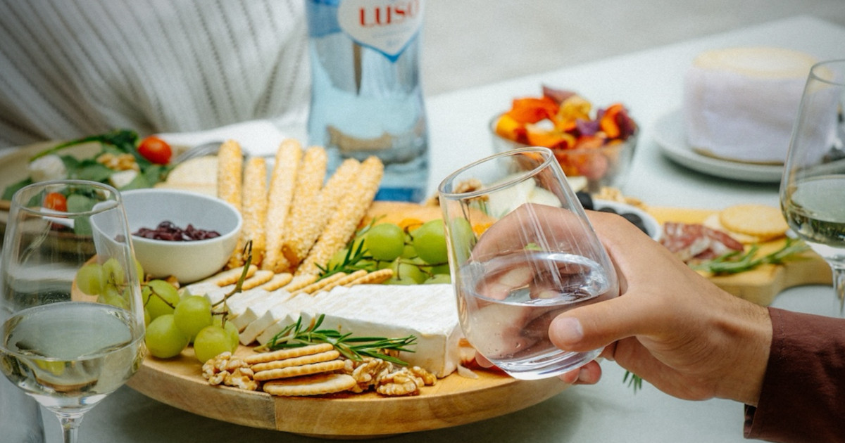 Água mineral à mesa: Luso e Castello explicam como a escolha influencia o sabor