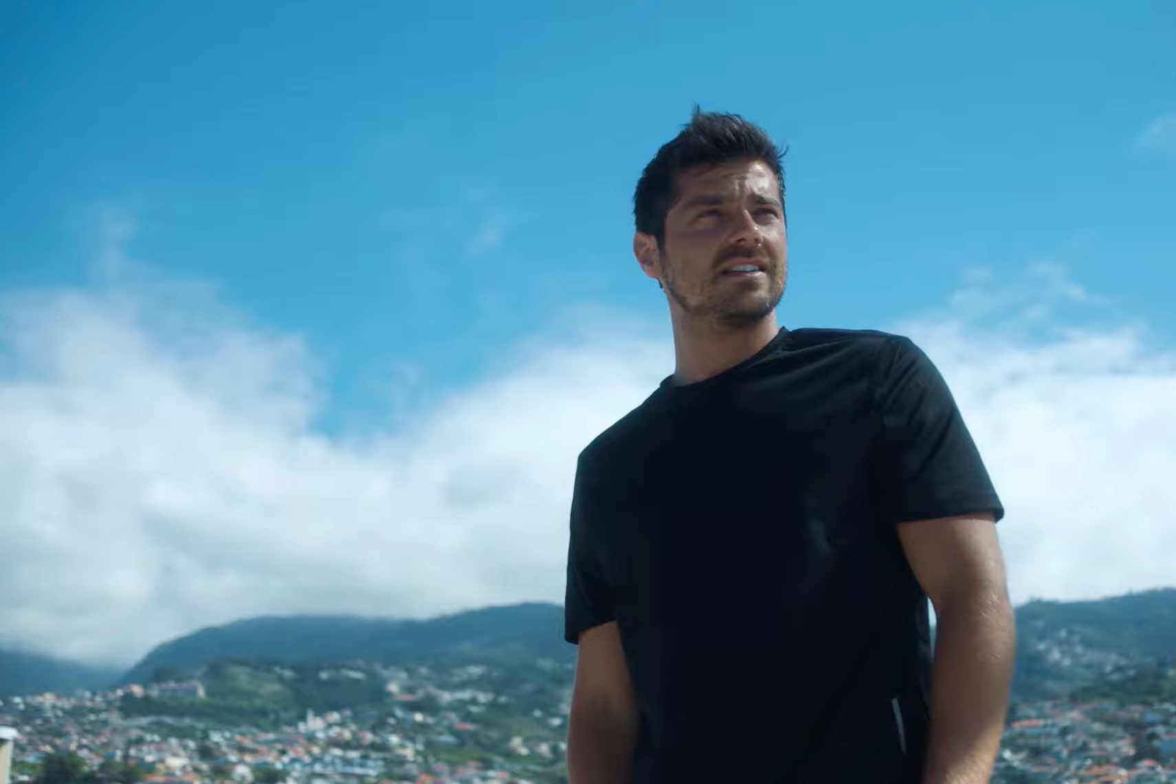 “Achavam que iam conhecer a Madeira num anúncio? Não, têm de cá vir!” 