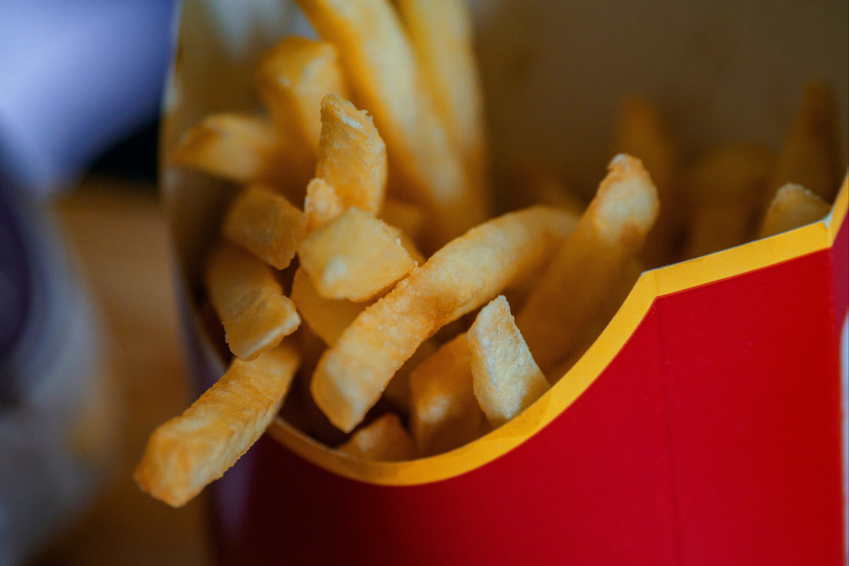 McDonald’s obrigado a “cortar” nas porções de batatas fritas no Japão