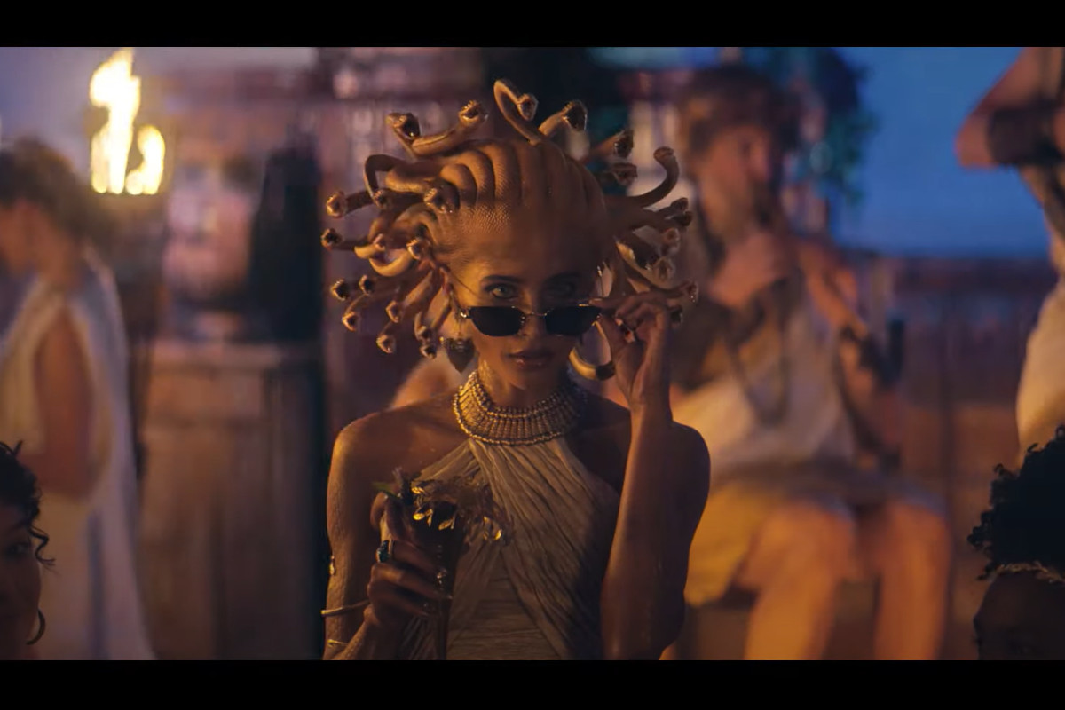 Medusa e Napoleão protagonizam anúncios da Amazon