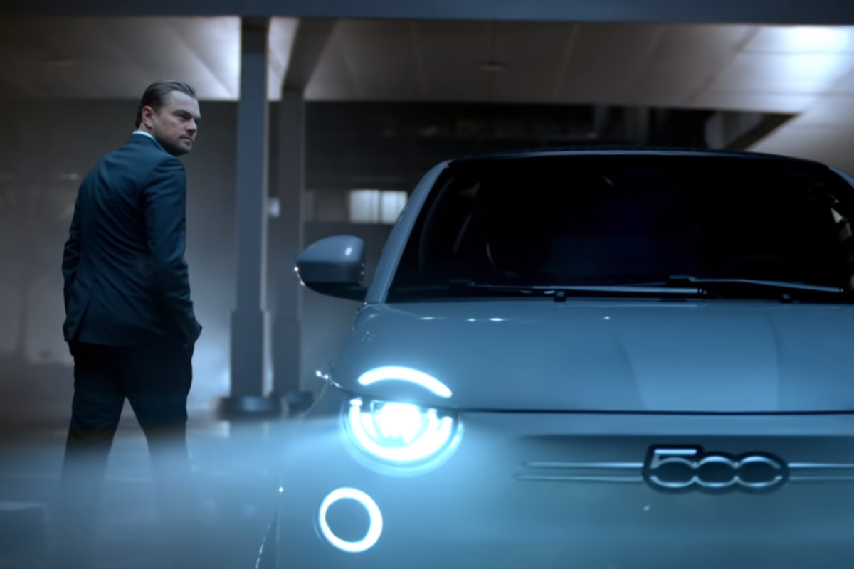 Leonardo DiCaprio promove novo Fiat 500 elétrico