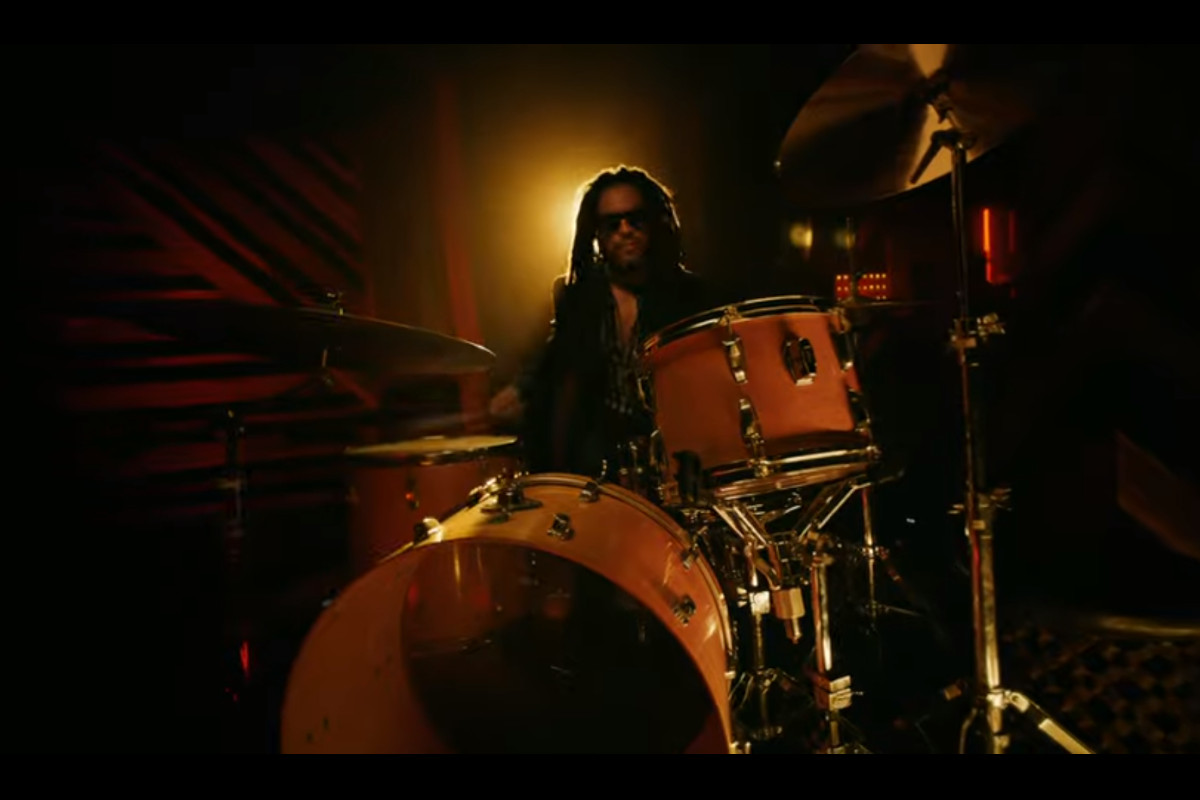 Lenny Kravitz apela ao bater do coração no Super Bowl