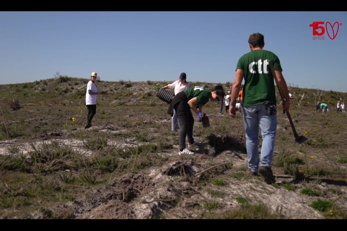 CTT e Quercus plantam árvores no Pinhal de Leiria