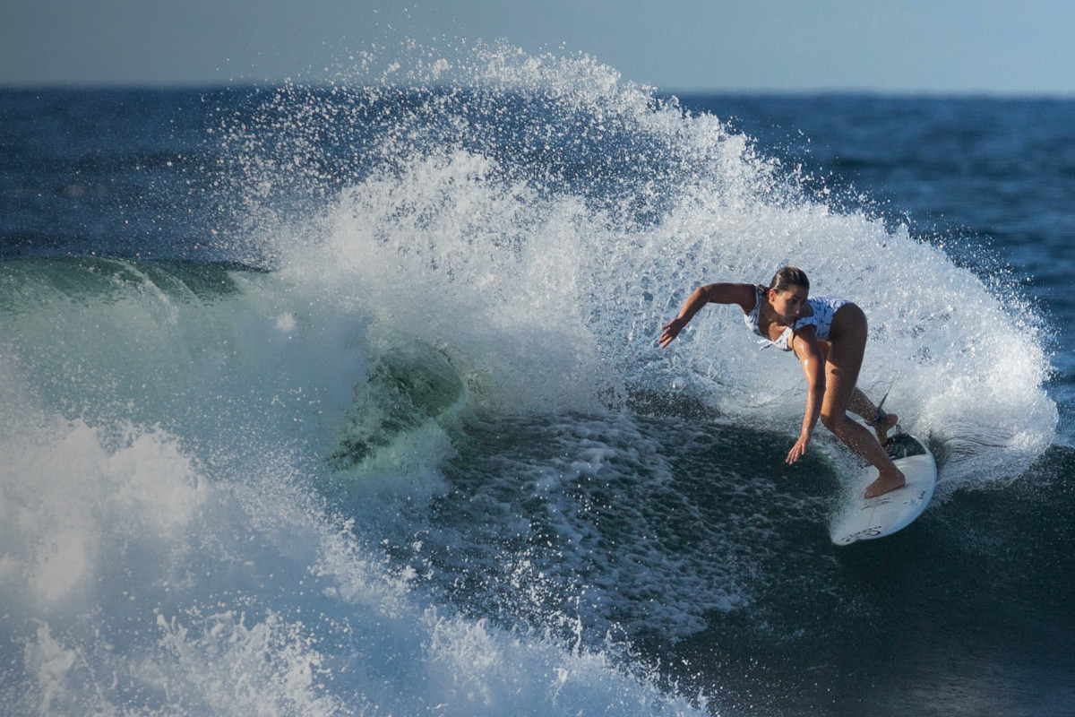 Deeply celebra o surf no feminino