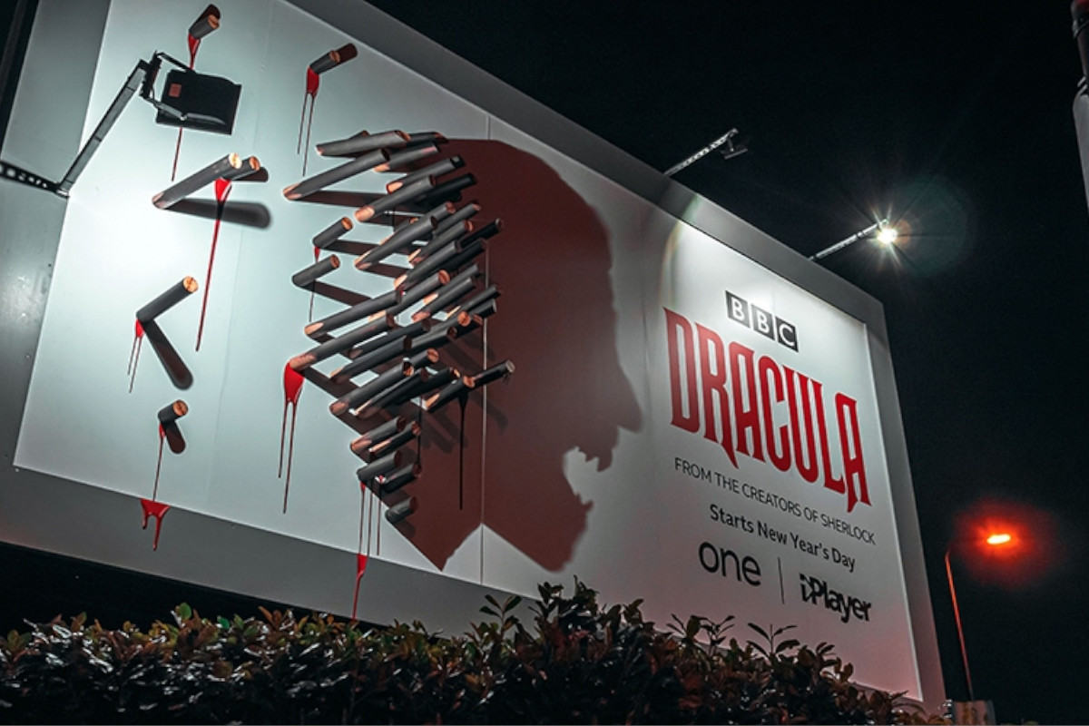 Outdoor da série Drácula só é visível à noite