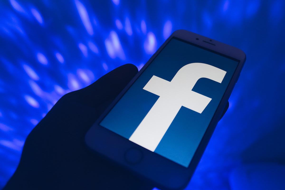Austrália quer que Facebook pague aos media