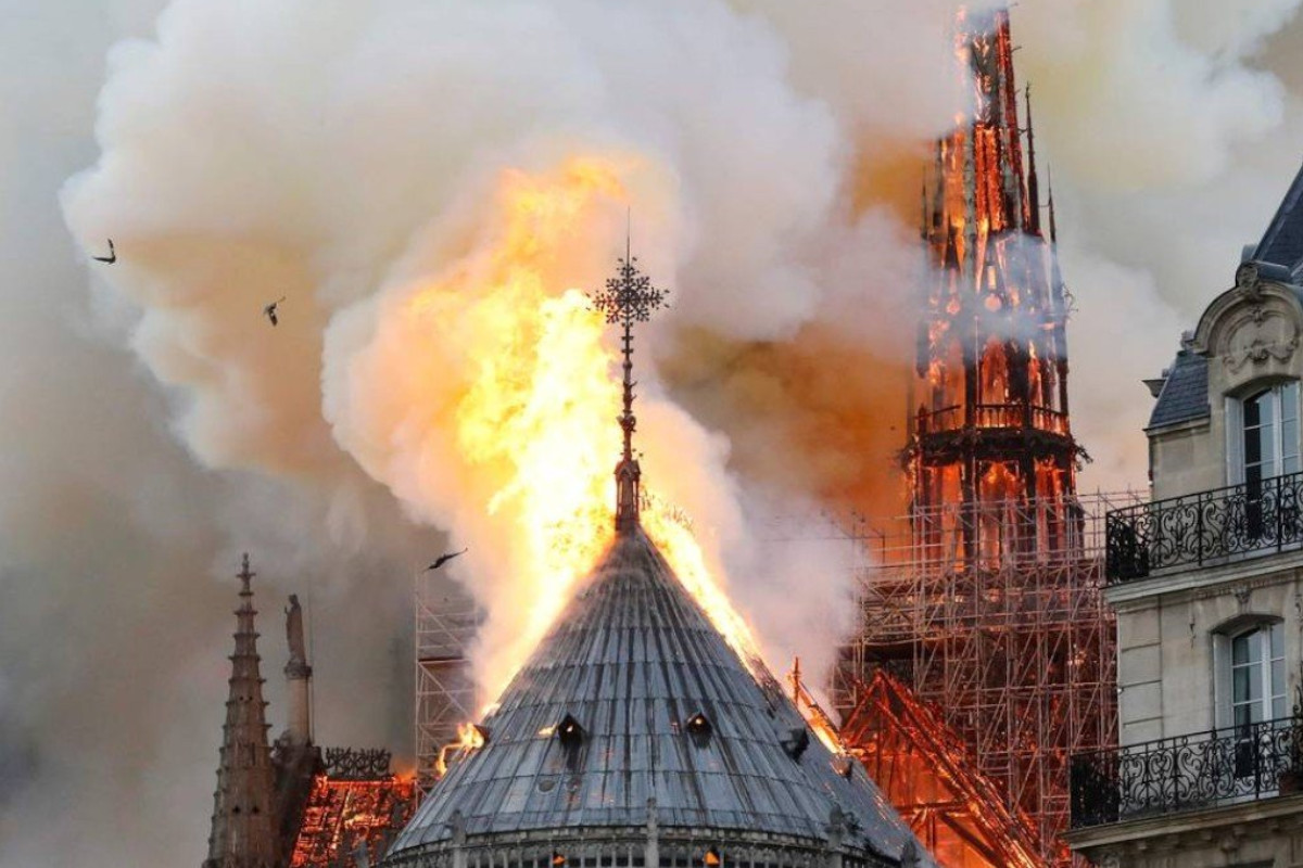 Marcas de luxo anunciam apoio na reconstrução de Notre-Dame