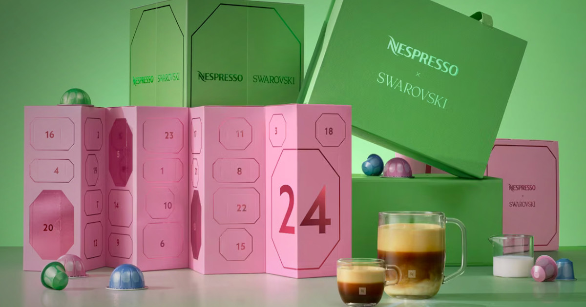 Nespresso e Swarovski lançam calendário do Advento que combina café, biscoitos e uma surpresa exclusiva