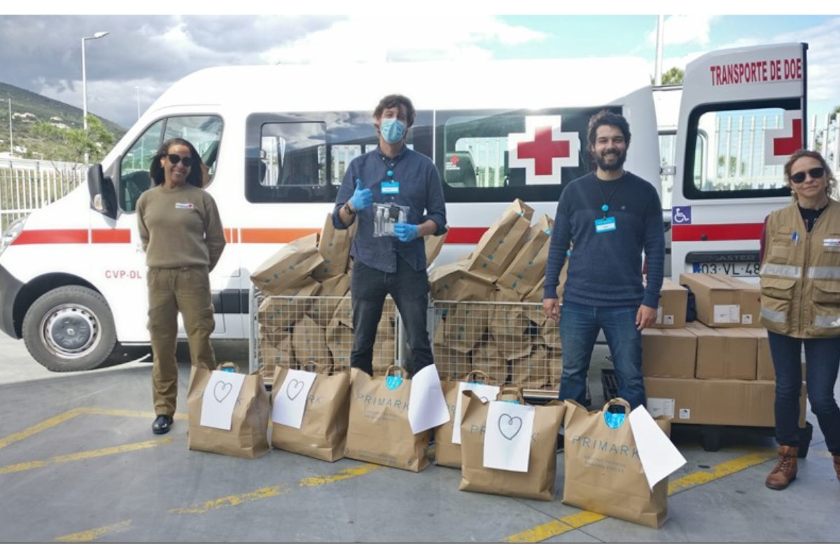 Primark veste profissionais de saúde e pacientes